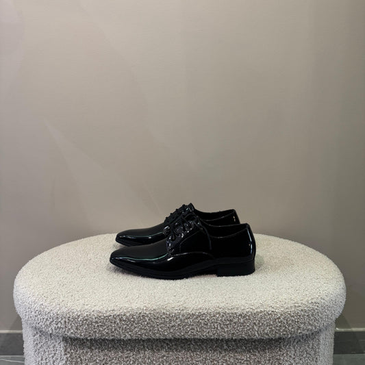 Chaussures Vernies Noires à Lacets