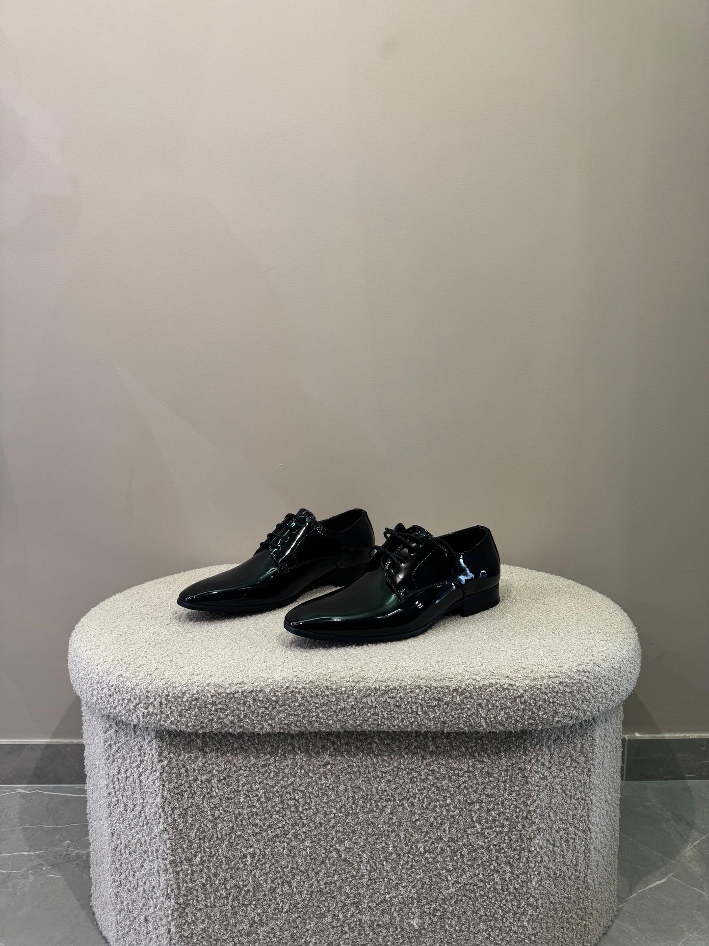Chaussures Vernies Noires à Lacets