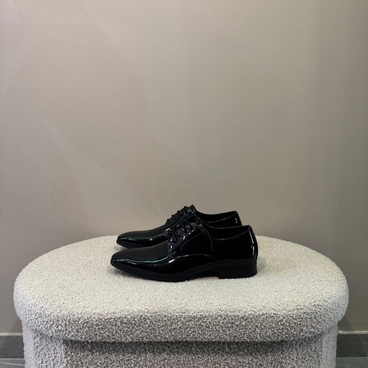 Chaussures Vernies Noires à Lacets